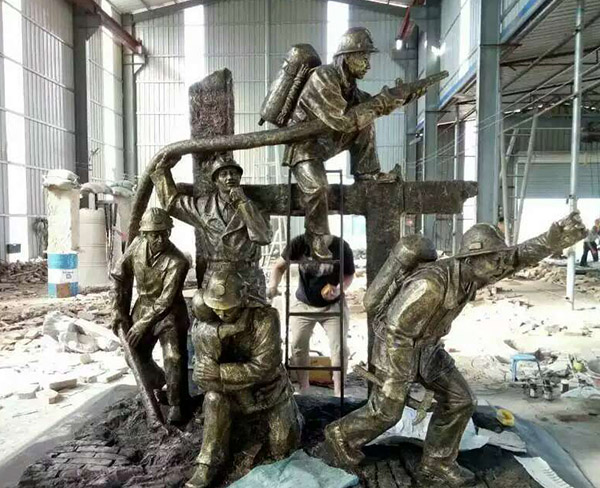 消防隊雕塑